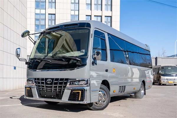 华中巴车 考斯特12座全国首发爱游戏2025款丰田考斯特豪(图1)