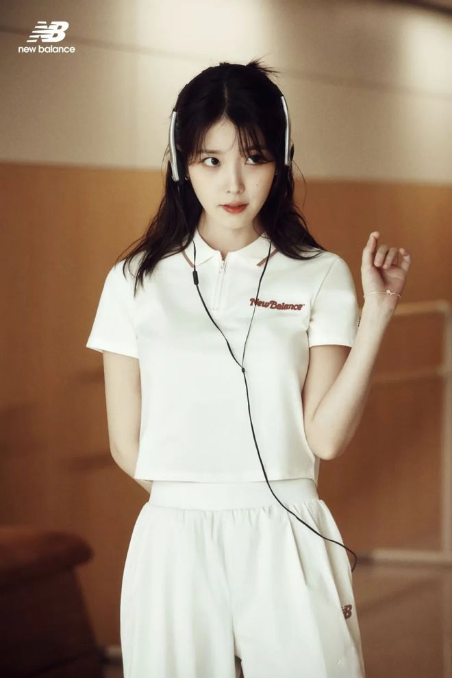 灵和IU的绽放满足了少女的全部幻想爱游戏网站入口本周时髦大事｜陈都(图7)